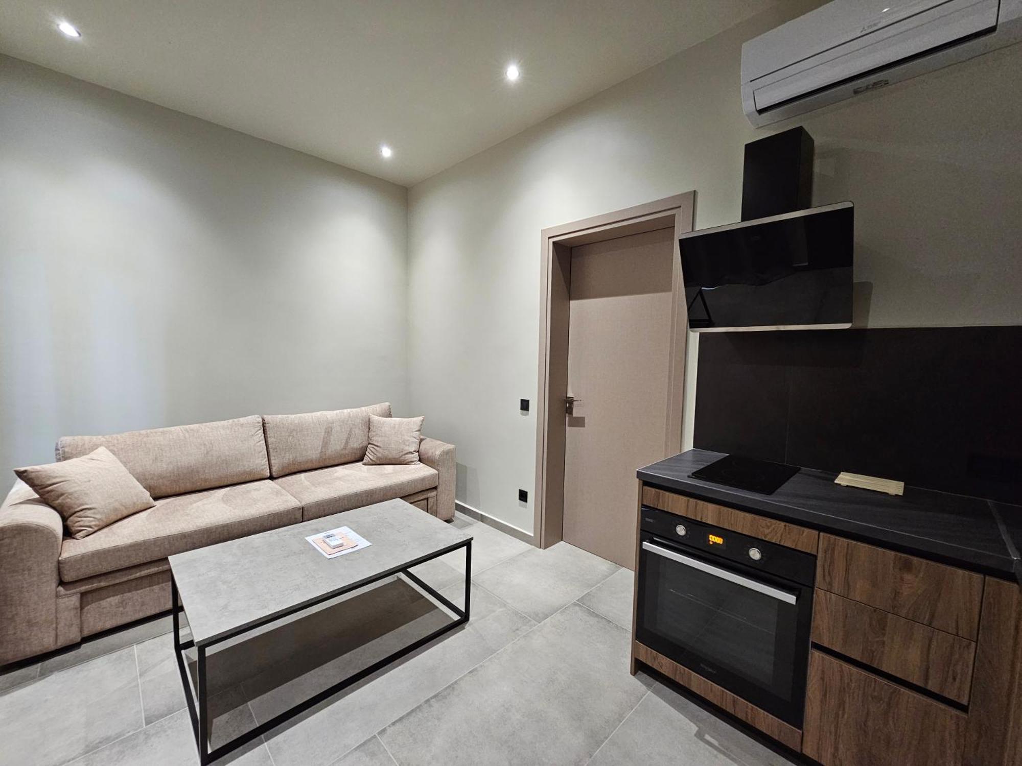 Rea'S Luxury Apartments Ступа Екстериор снимка